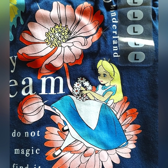 NWT Disney Alice in Wonderland Juniors Crop T shirt/Tee - Picture 9 of 16